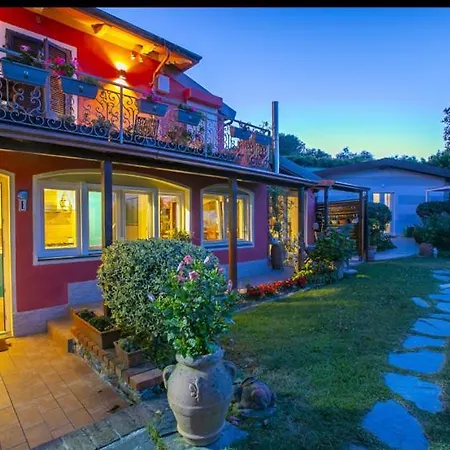 Гостевой дом La Casa Fra Gli Ulivi Luxury With Pool Near Cinque Terre And Tuscany 4*