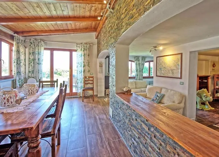 ゲストハウス La Casa Fra Gli Ulivi Luxury With Pool Near Cinque Terre And Tuscany 4*