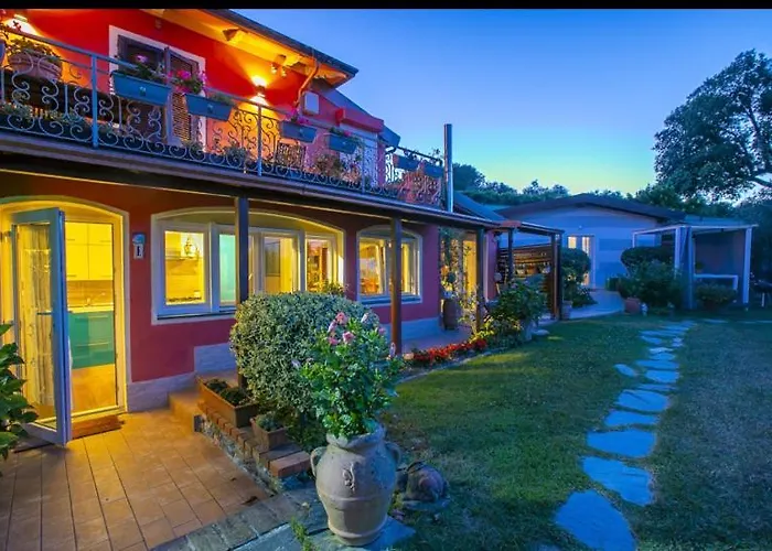 ゲストハウス La Casa Fra Gli Ulivi Luxury With Pool Near Cinque Terre And Tuscany 4*